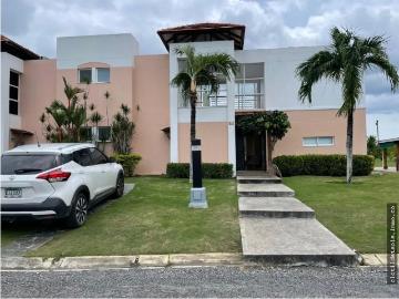 En venta residencia en Decameron Golf Villas