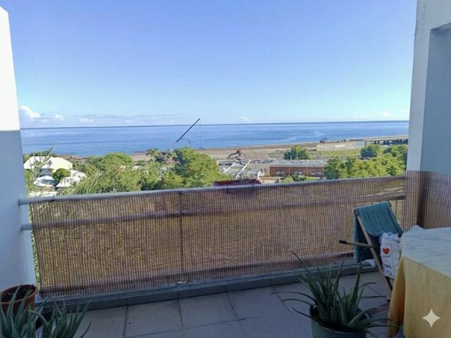 En vente à La Possession: grand appartement