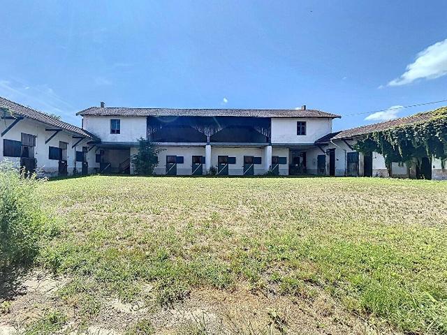 EN VENTE Domaine agricole de près de 700 m² CHALAIN LE COMTAL