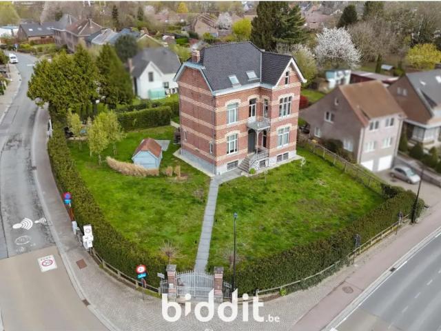 en vente publique Maison de maître Sint Pieters Leeuw Pepingensesteenweg