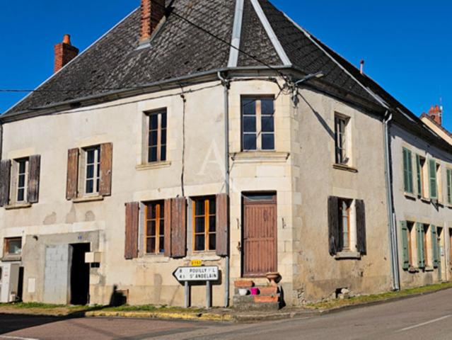 EN VENTE ST LAURENT L ABBAYE 2 H PARIS Maison de bourg 2 chambres bureau