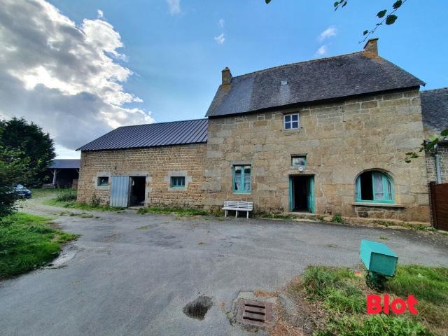 EN VENTE SUR LA COMMUNE DE PARIGNE CORPS DE FERME A RENOVER AV