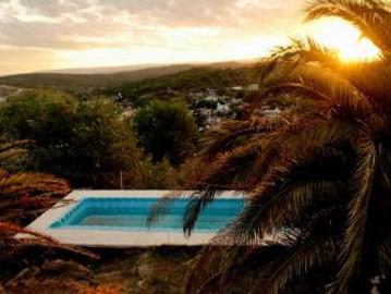 En Villa Carlos Paz esta El Olimpo: CASA 3d. con Piscina B°La Quinta