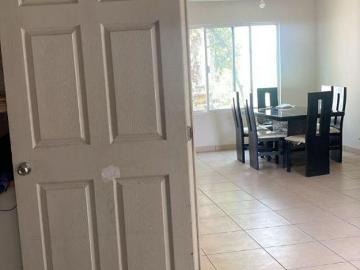 En zona sur Fracc. San Gerardo casa en venta coto junto a la UPA