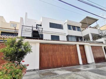 ¡En Alquiler! 40m2 primer piso, frente a Plaza Lima Sur – Chorrillos