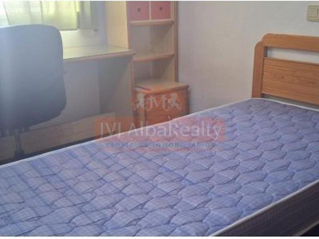 EN ALQUILER VIVIENDA 4 HABITACIONES EN ZONA HOSPITAL PARA ESTUDIANTES