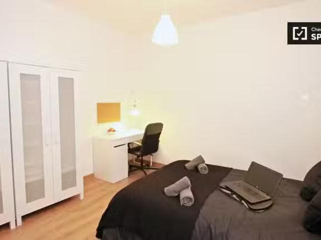 ¡Oferta! Acogedora habitación en piso compartido en el Eixampl.
