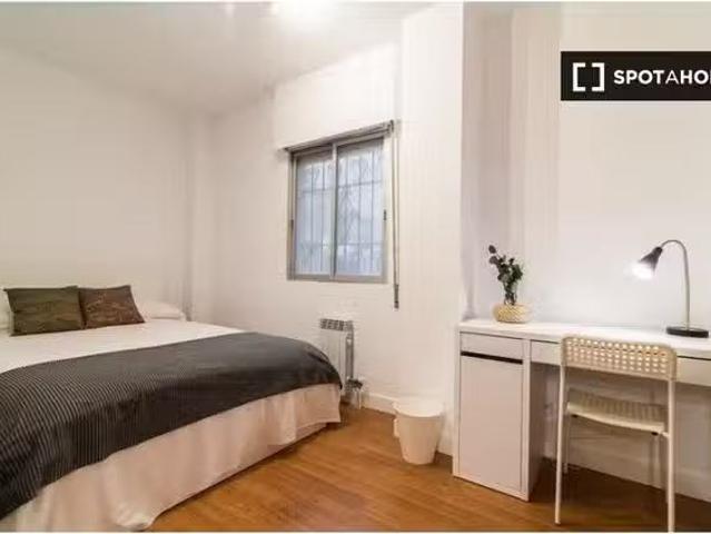 ¡En alquiler! Alquiler de habitaciones en apartamento de 6 dor.