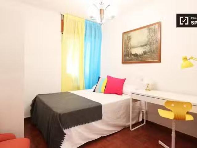 Único Amplia habitación en alquiler en Príncipe Pío, Madrid