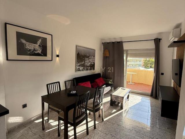 En alquiler – Apartamento con habitacion en Benalbeach corta temporada