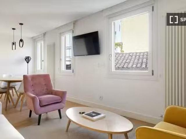 Único Apartamento de 3 dormitorios en alquiler en Cortes, Madrid