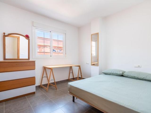 En alquiler, ático con 110 m2 de terraza