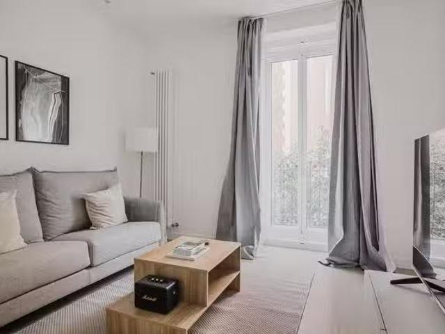 Encantador Calle del Cardenal Cisneros, Trafalgar 2 Bedroom.
