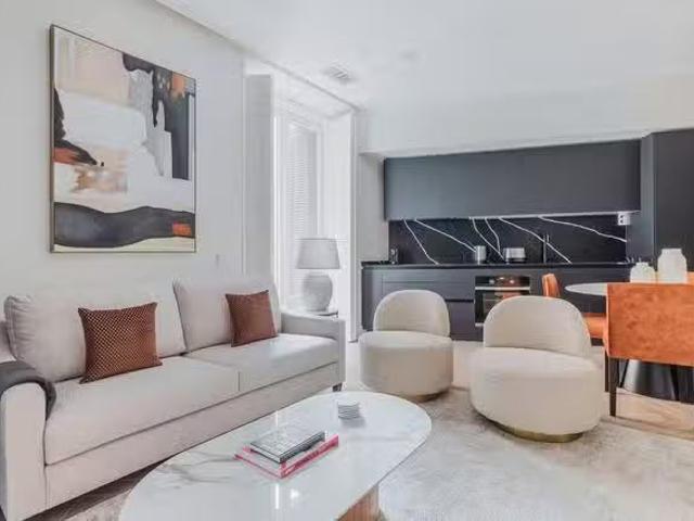 ¡En alquiler! Calle Mayor, Palacio 1 Bedroom 2 Bath
