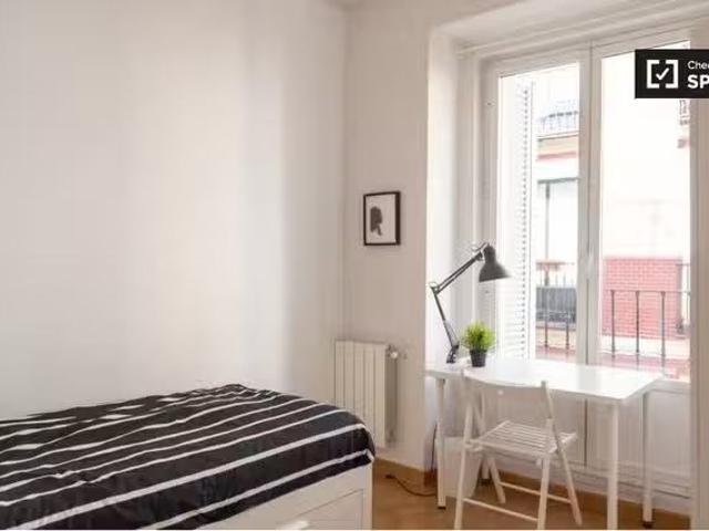Nuevo Cómoda habitación en alquiler en La Latina, Madrid
