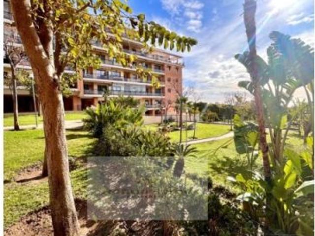 En alquiler: espectacular piso de 3 dormitorios con vistas al mar, piscina y