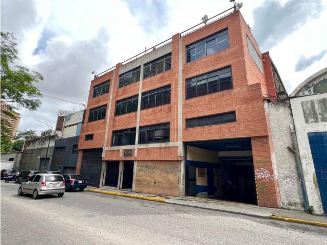 En Alquiler Galpon tipo Edificio Industrial Comercial en Boleita Sur