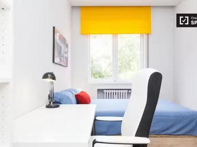 Barato Habitación amueblada en apartamento de 7 dormitorios en.