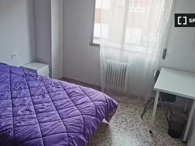 Bonito Habitación compartida de 4 habitaciones en Camino de Ro.