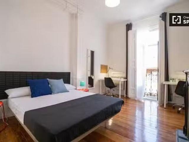 Acogedor Habitación compartida en alquiler en Universidad, Mad.