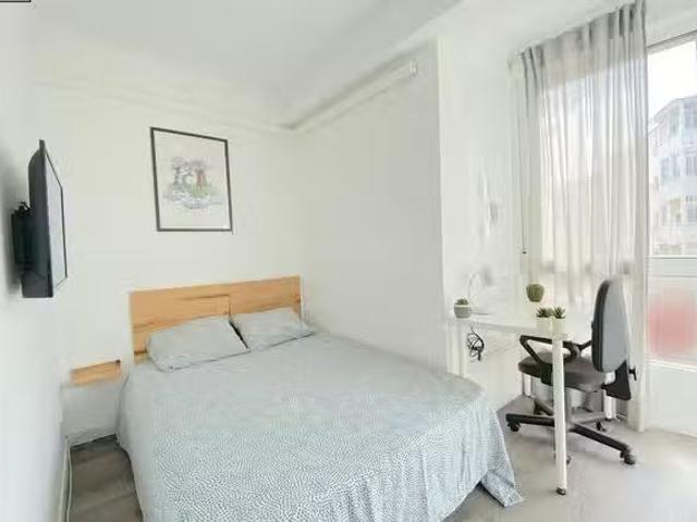 Encantador Habitación en Avenida de Sánchez Pizjuán, La Palmil.