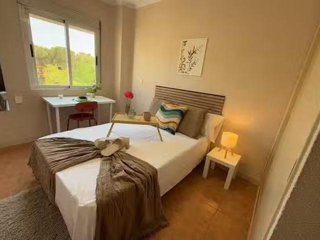 Bonito Habitación en Avenida de Portugal, Latina