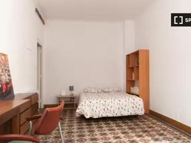 Encantador Habitación en apartamento de 6 dormitorios en Barri.