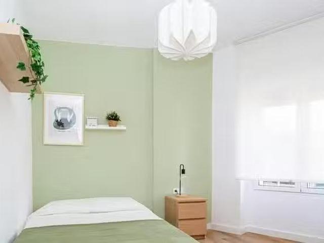 ¡Recién llegado! Habitación en Calle Mariano Barbasán, Univers.