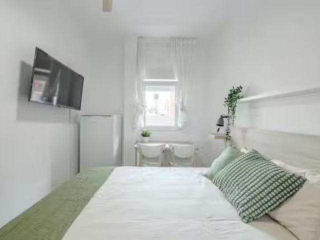 Bonito Habitación en Calle de Nicolás Sánchez, Usera