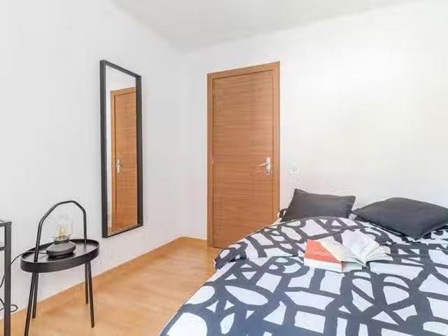 Bonito Habitación en Calle de Aranjuez, Bellas Vistas