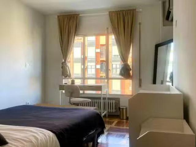 Encantador Habitación en Calle de Cavanilles, Pacífico