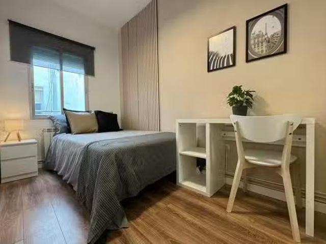 ¡En alquiler! Habitación en Calle de los Abades, Centro
