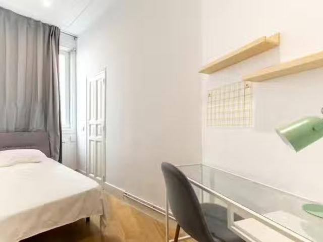 Único Habitación en Calle de los Caños del Peral, Palacio