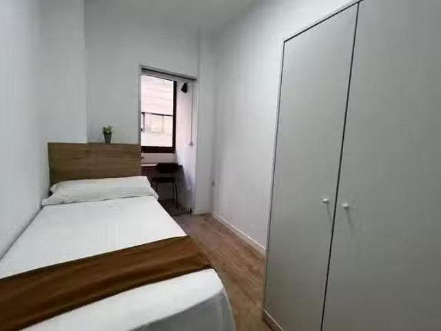 Bonito Habitación en Calle de los Pajaritos, Adelfas
