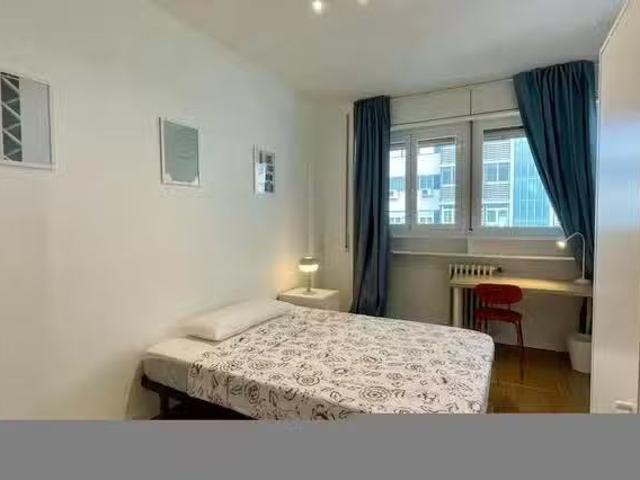 Bonito Habitación en Calle de Raimundo Fernández Villaverde