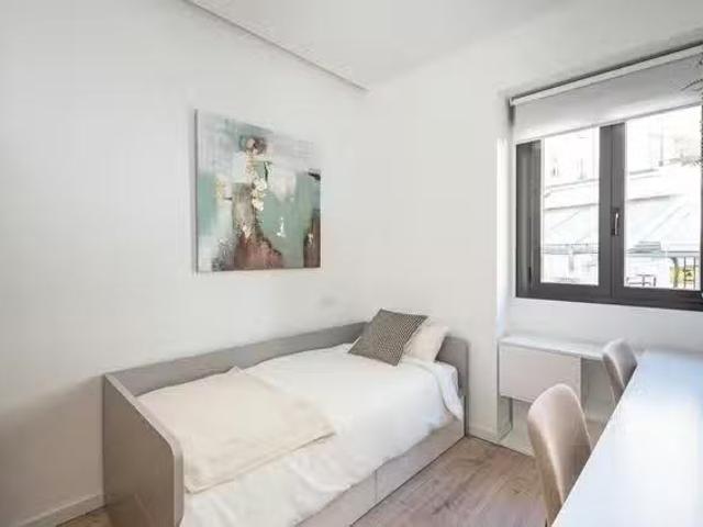 Único Habitación en Calle del Cardenal Cisneros, Trafalgar