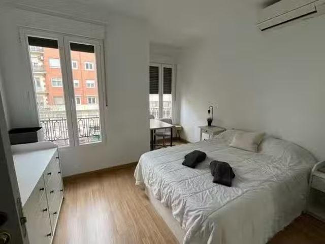 ¡Recién llegado! Habitación en Calle del Conde de Peñalver, Li.