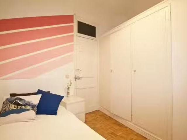 Nuevo Habitación en Calle del General Álvarez de Castro, Trafa.