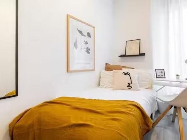 Bonito Habitación en Calle del Olivar, Centro