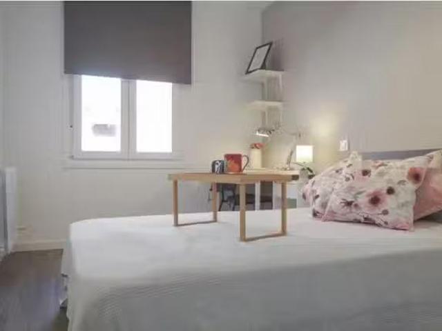 Encantador Habitación en Calle Pico de la Maliciosa, Puente de.