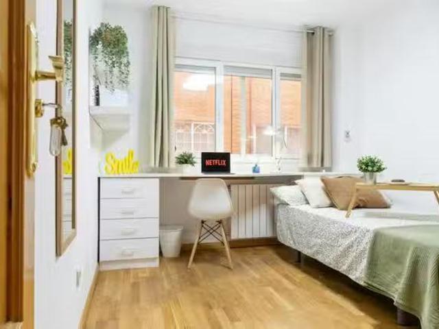 ¡Recién llegado! Habitación en Calle Torroja