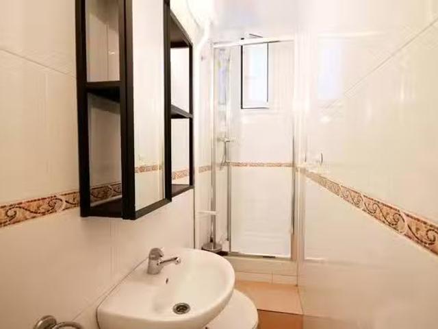 ¡Recién llegado! Habitación en Carrer d'Aragó