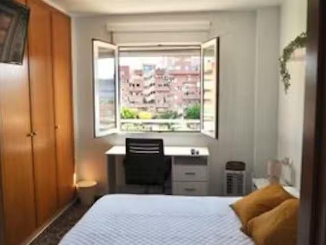 Acogedor Habitación en Carrer de Vicente la Roda, Poblados Mar.