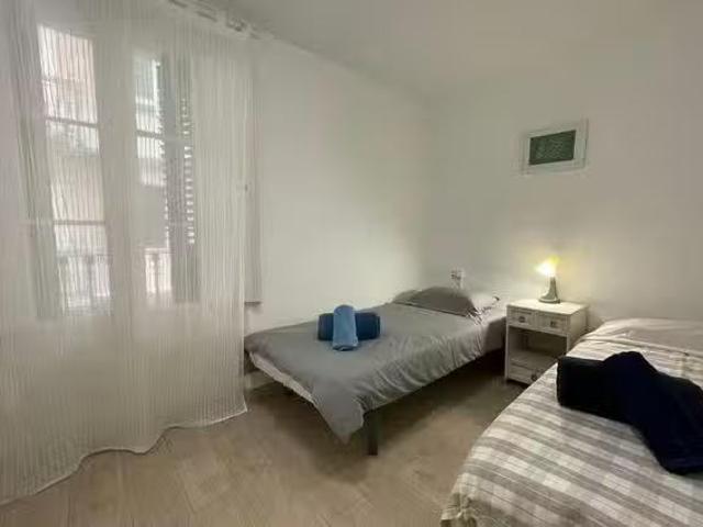 Encantador Habitación en Carrer de la Mare de Déu dels Desempa.