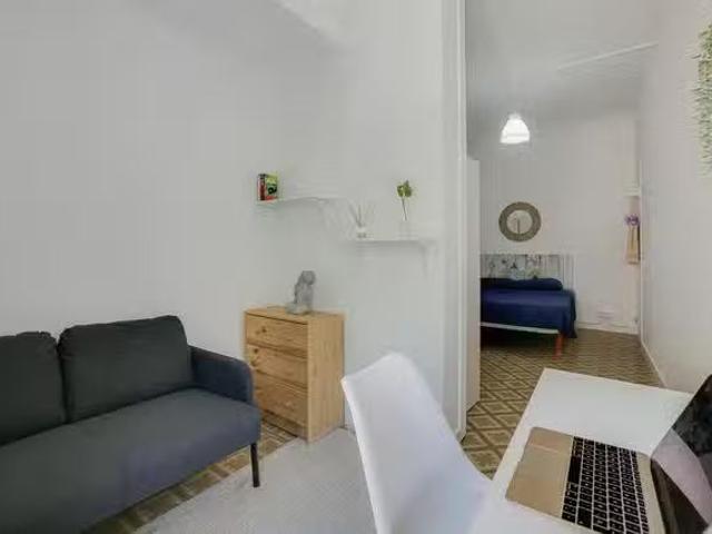¡En alquiler! Habitación en Carrer de l'Encarnació, Gràcia