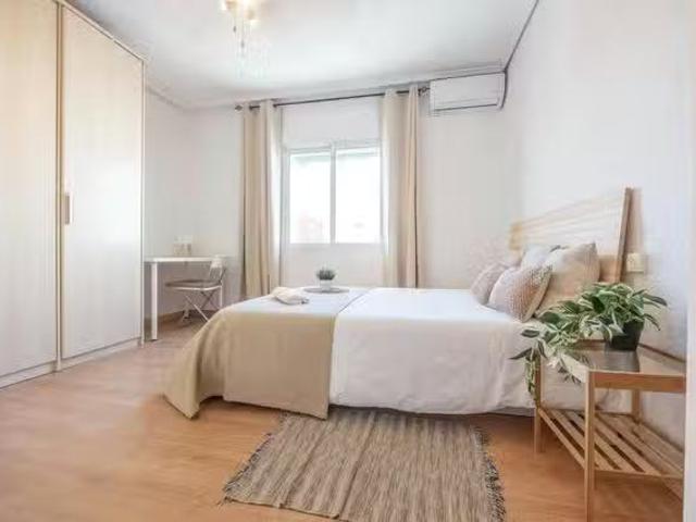 Bonito Habitación en Carrer de Mistral, Benimaclet