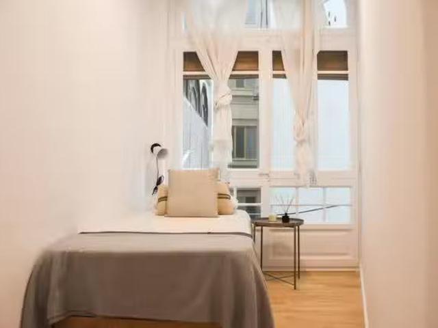 Acogedor Habitación en Carrer de Roger de Llúria, Dreta de l'E.