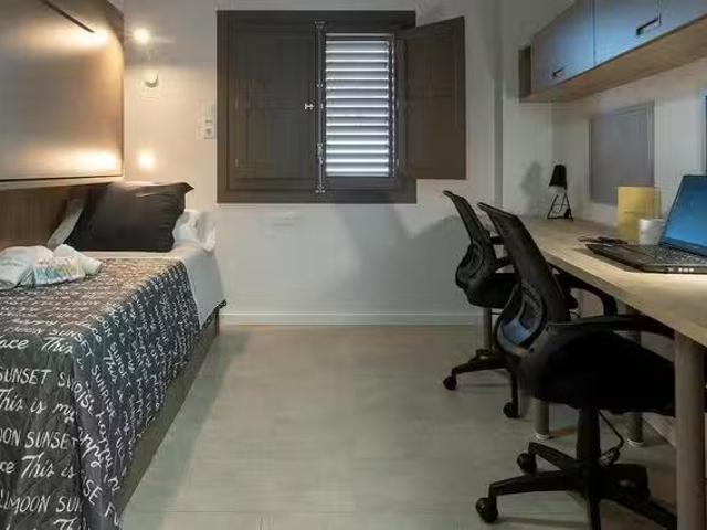 Encantador Habitación en Carrer de Sant Donís, Ciutat Vella