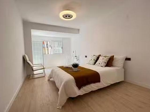 ¡Oferta! Habitación en Carrer del Reverend José Maria Pinazo.
