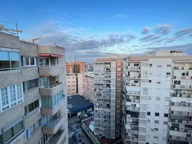 ¡Recién llegado! Habitación en Carrer Ramón Gordillo, Ciutat U.